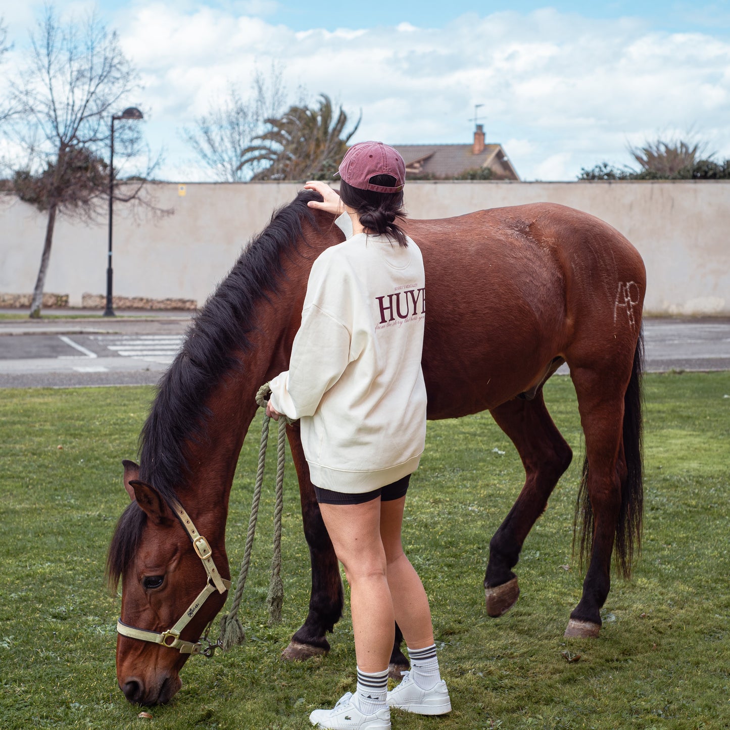 HUYE OVERSIZED CREWNECK